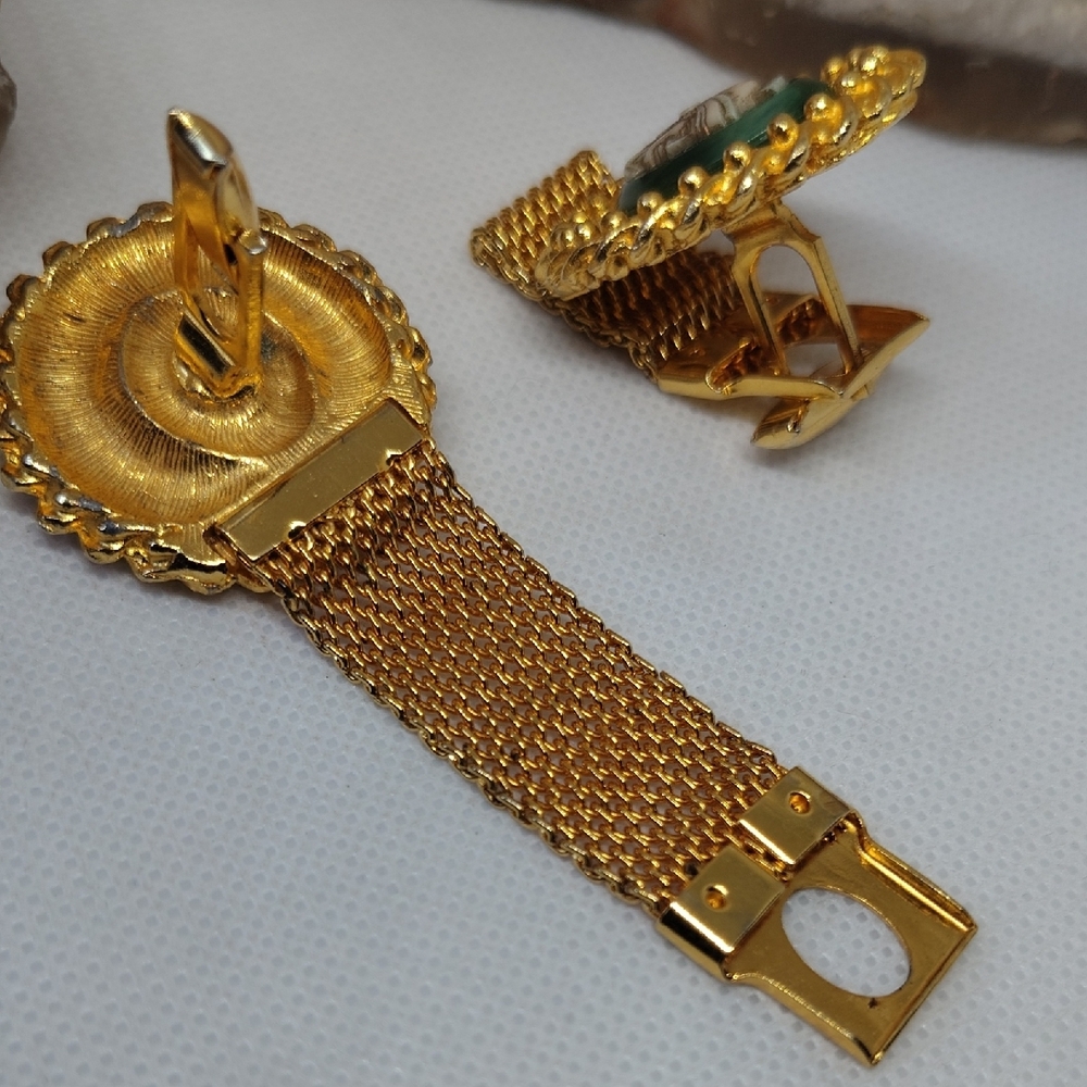 Vintage Gold Tone and Green Soldier Cameo Unisex Cufflinks - Picture 3 of 8